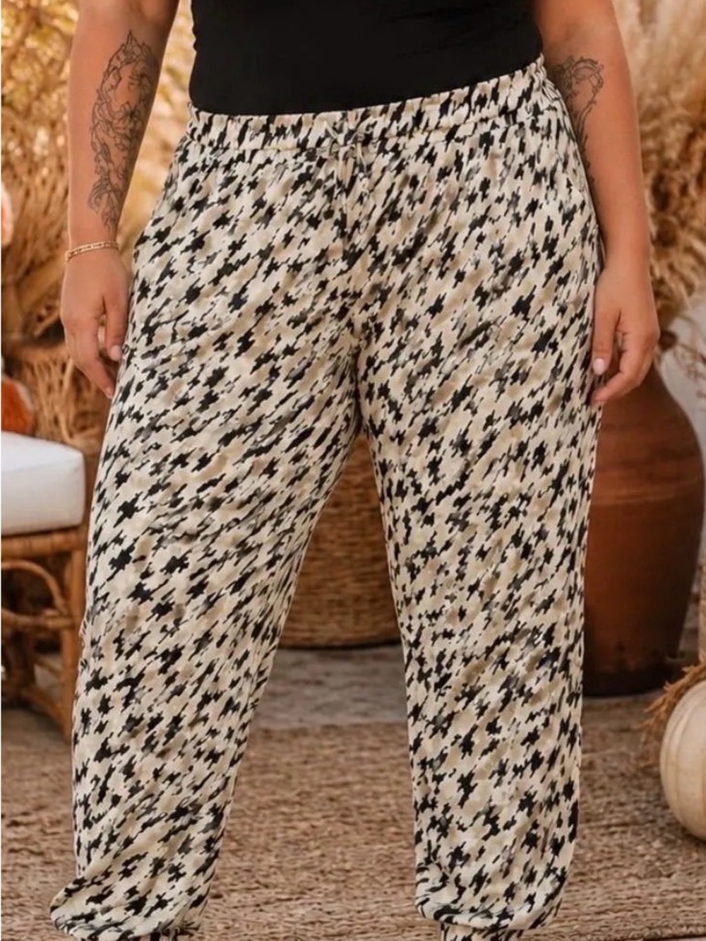 HEIMISH USA Black & Cream Houndstooth Relaxed Jogger Pants